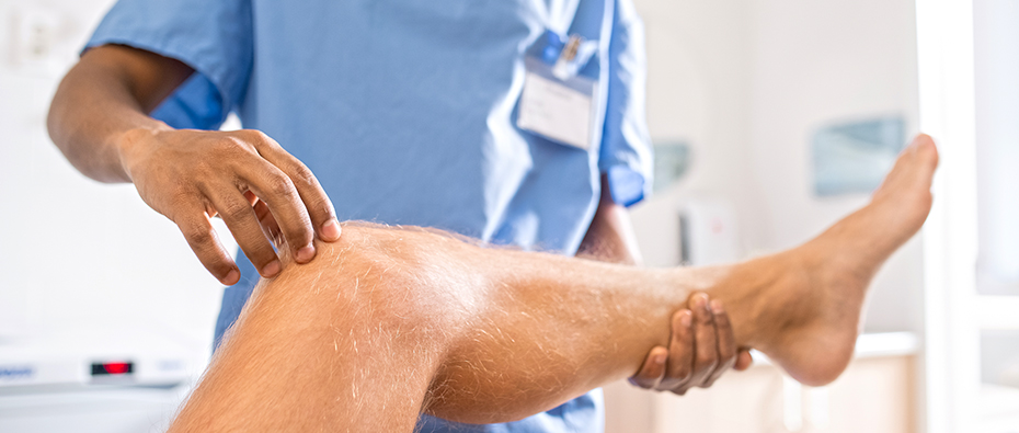 Meniscopatía es evaluada por un médico.